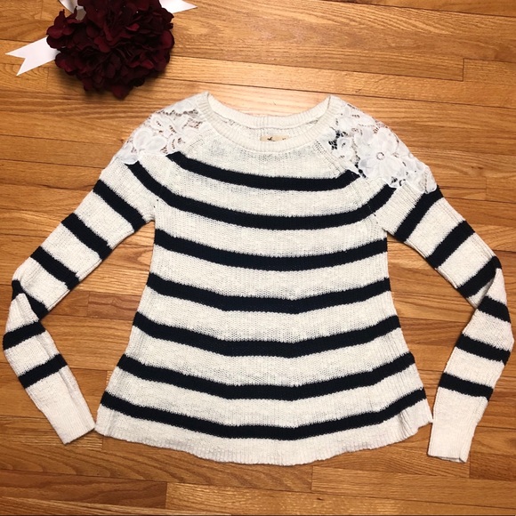 Hollister Top with Lace - Picture 1 of 4